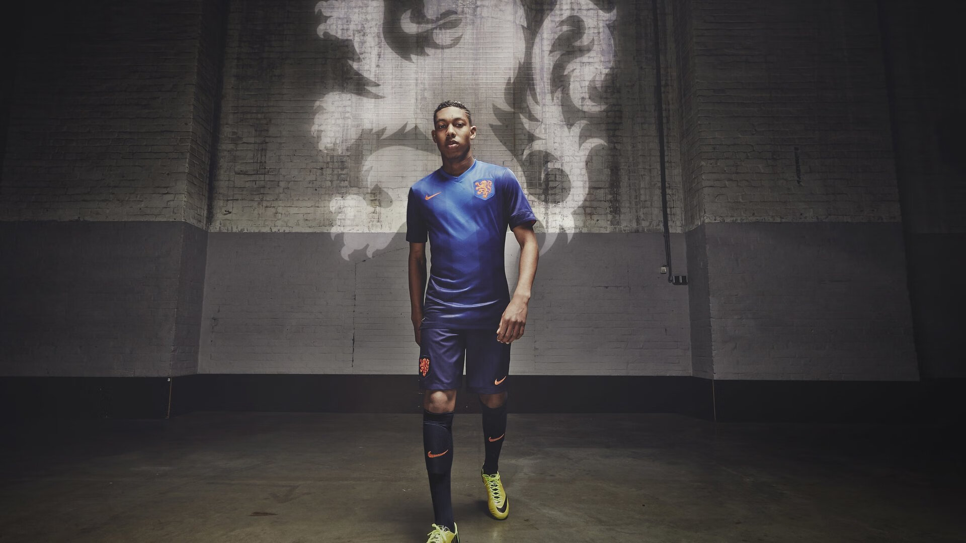 开云官方-恩多比·恩乔：南非队中不可替代的战术中心，帮助球队全面进攻